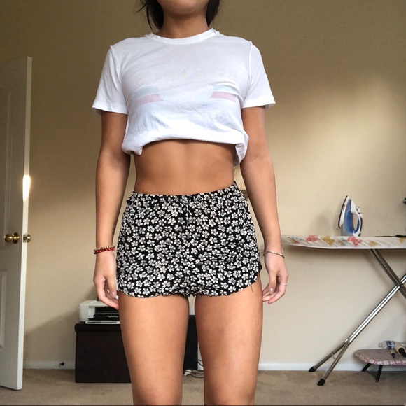 Brandy Melville Pants - Brandy Melville shorts